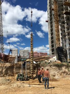 Микросваи в поселке Буча, Киевская область. Точечный фундамент вплотную к существующим конструциям.